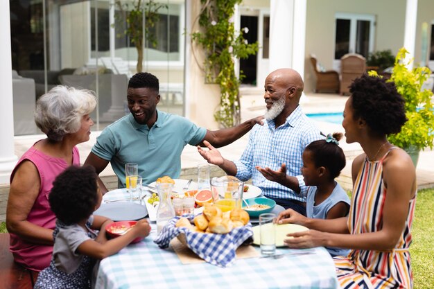 Photo happy three generational african american family enjoying brunch at backyard. family, love and togetherness concept, unaltered.