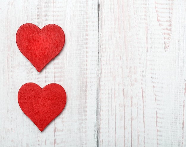 Happy Valentine's day harten op houten tafel. Valentijn kaart