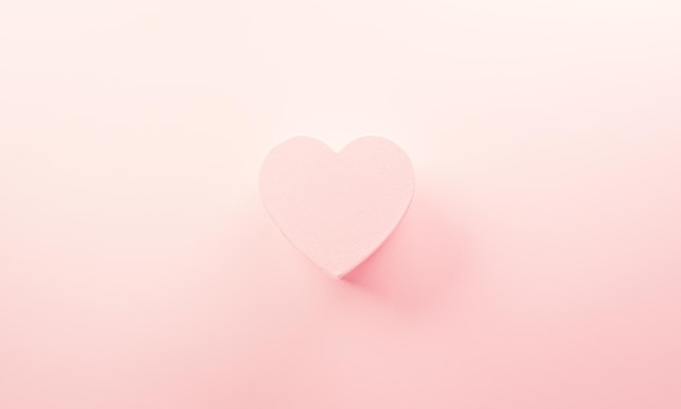 Фото С днем святого валентина и любовной декорации. концепция фона, сделанная из двух сердец на пастельно-розовом фоне.