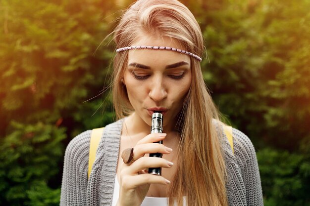 Photo happy vaping young white blonde girl