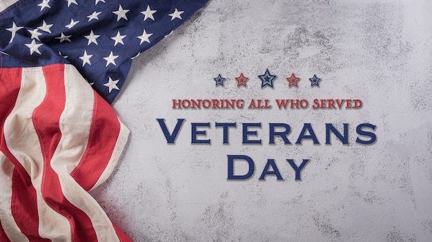 Happy Veterans Day concept Amerikaanse vlaggen tegen een donkere stenen achtergrond 11 november