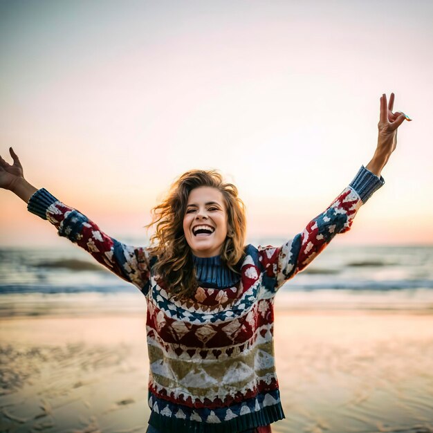 Foto una donna felice che celebra il nuovo anno sulla spiaggia