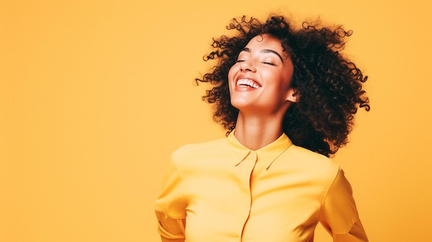 Photo happy woman dancing isolated on pastel studio background