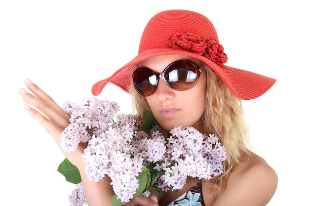 Photo happy woman in red hat and sunglasses with lilac