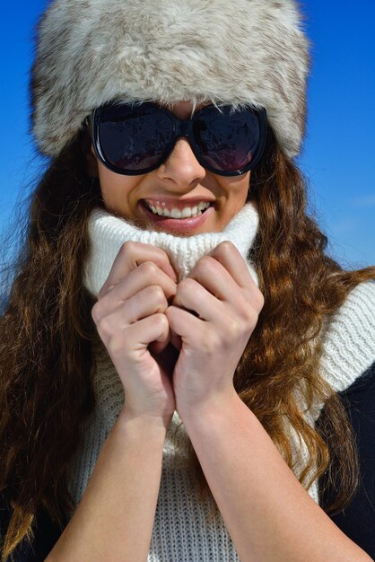 Photo happy woman at winter