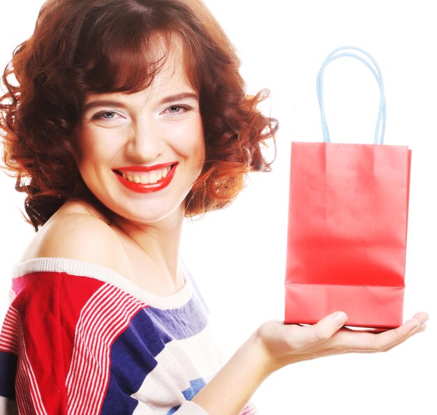 Photo happy woman with shopping bag and gift