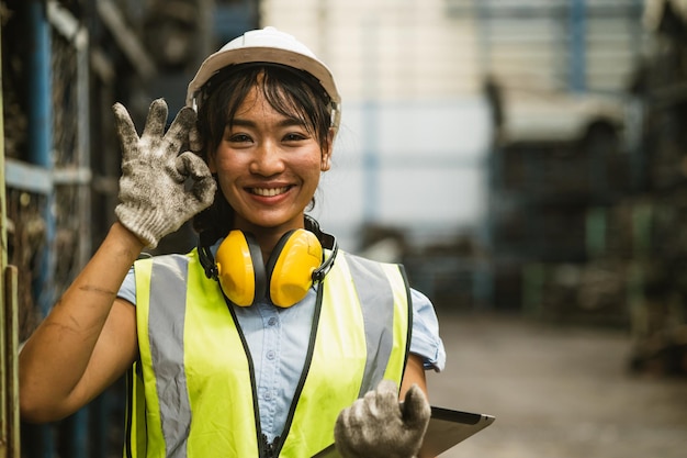 Photo happy women worker engineer technician employee working dirty workplace inventory manager staff in junkyard old used auto spare part