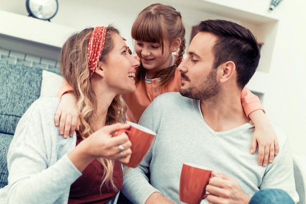 Photo happy young family