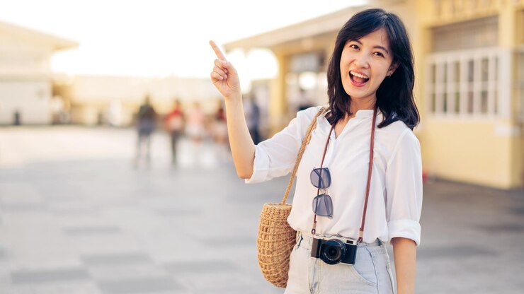Photo 저장 카메라와 함께 행복 한 청소년 아시아 여자 사람 여가 주말에 거리 도시 여행 젊은 hipster 소녀 여성 관광 관광 여름 도시 방콕 대상 라이프 스타일 개념