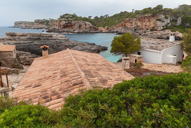 ポートデソラーの港。スペインの島マヨルカを高いところから見たところ。