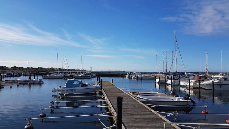 Photo at the harbour on a sunny day
