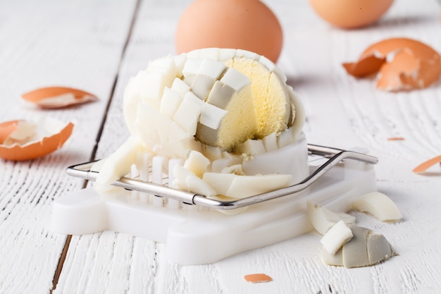 Фото Яйцо вкрутую нарезанное на яйцо