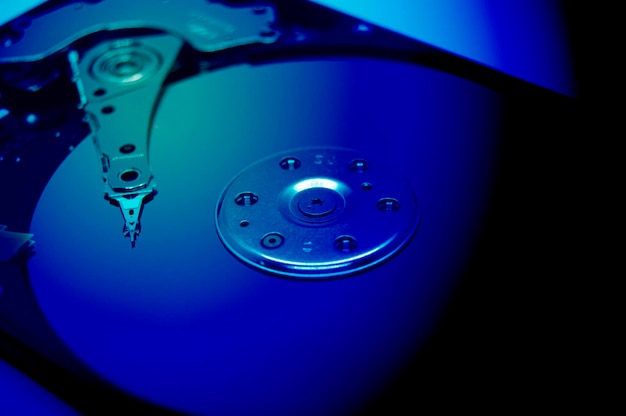 Foto concetto di disco rigido quando i dati vengono attaccati dalla rimozione del virus del virus informatico