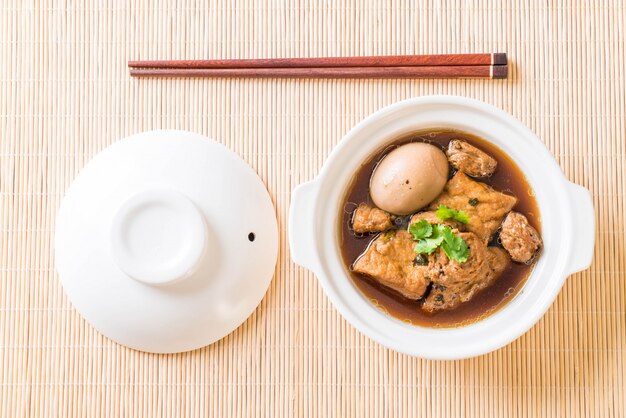 Hardgekookte eieren in de zoete jus met tofu