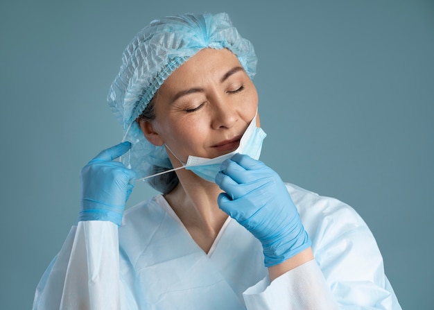 Photo hardworking nurse with medical mask