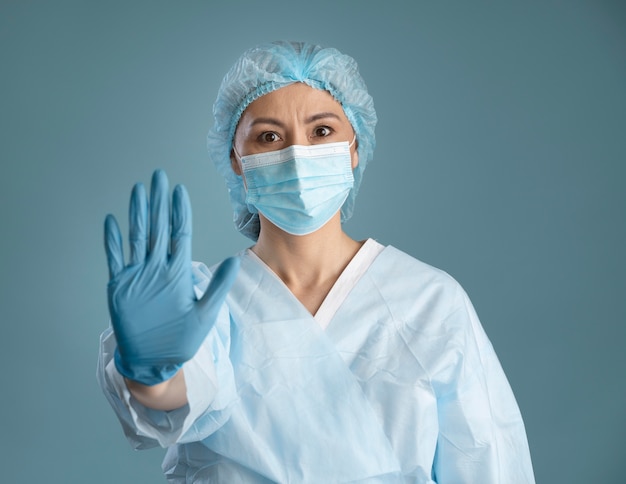 Photo hardworking nurse with surgical mask