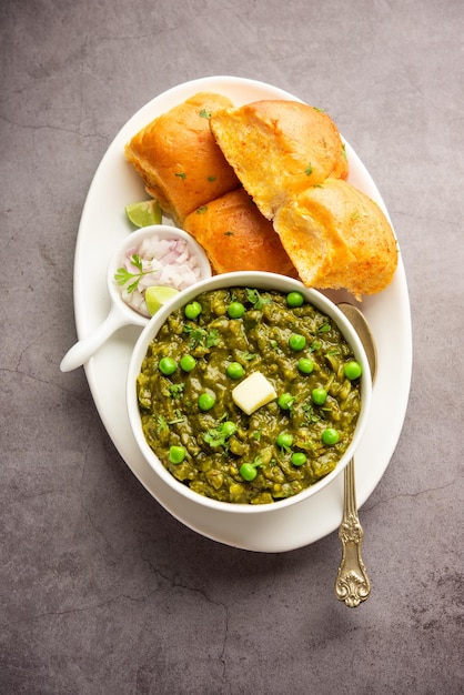 Photo hariyali green pav bhaji is a variation of a traditional pav bhaji made using leafy vegetables