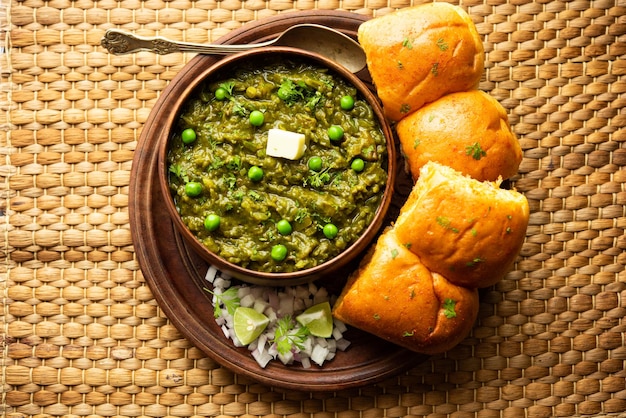 Hariyali green Pav bhaji is a variation of a traditional pav bhaji made using leafy vegetables