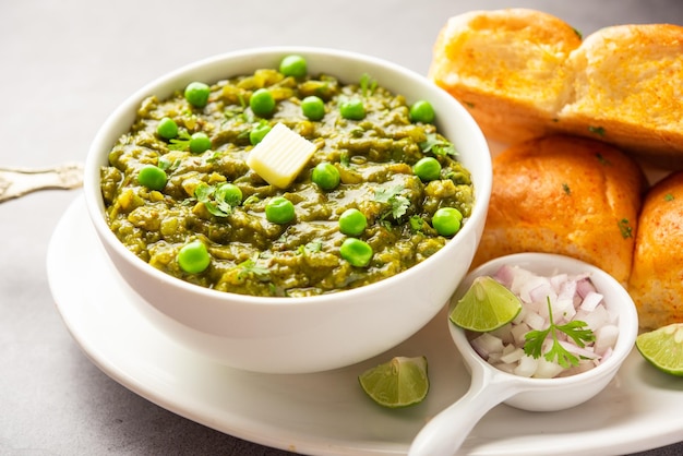 Hariyali green Pav bhaji is a variation of a traditional pav bhaji made using leafy vegetables