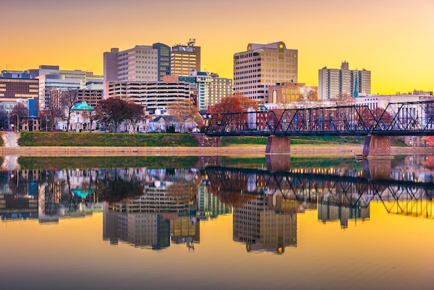 미국 펜실베이니아 주 해리스버그의 스카이 라인 (Harrisburg Pennsylvania U.S.A.) 이 수스하나 강 (Susquehanna River) 에 있다.