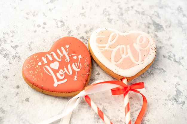 hartkoekjes op steenachtergrond voor valentijnsdag