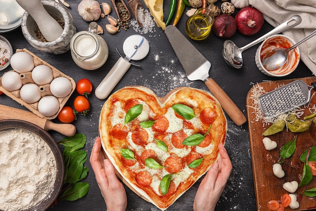 Hartvormige pizza voor Valentijnsdagdiner