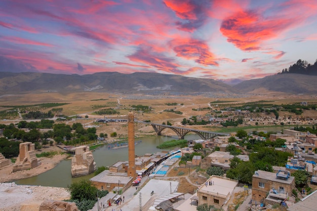 홍수 전 Hasankeyf Hasankeyf 성에서 볼 때 Hasankeyf 다리 역사적인 Hasankeyf