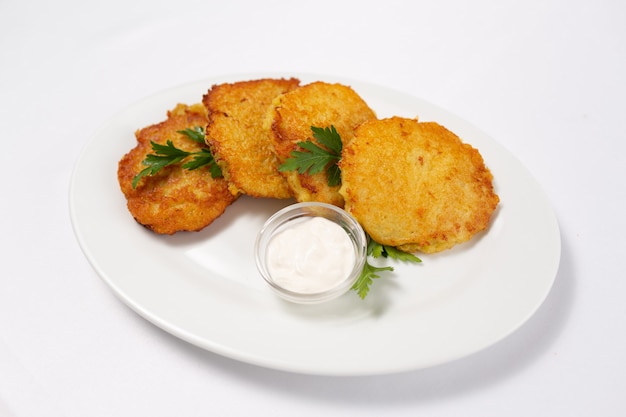 Hash browns con panna acida e aneto