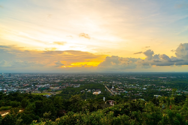 Hat Yai City skyline met Twilight Sky in Songkhla in Thailand