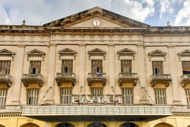 Havana 8 januari 2017 Het beroemde Payret-gebouw in Havana de grootste bioscoop van Cuba