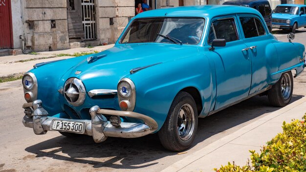 Гавана, Куба, 02 мая 2019 года, старый ретро-автомобиль студебеккер, вид сбоку