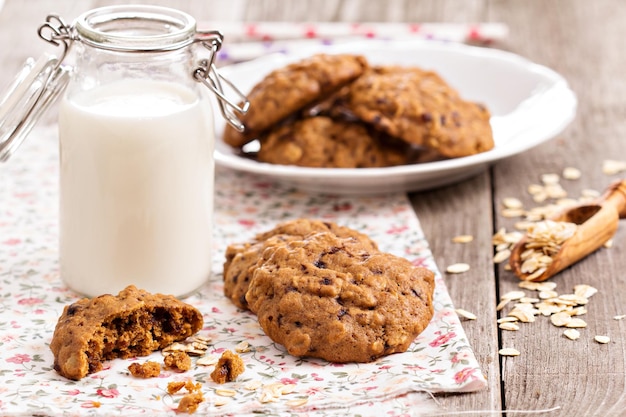 Foto haverkoekjes met melk