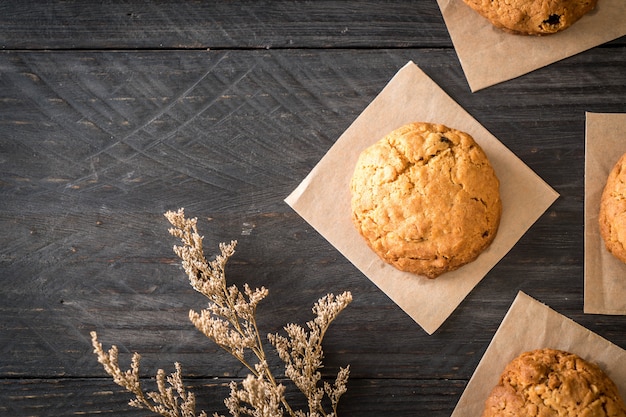 havermout raisin cookies op hout