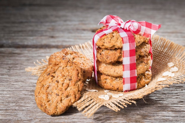 Havermoutkoekjes op houten close-up als achtergrond