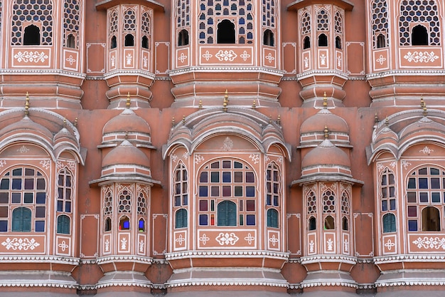 Розовый дворец ветров Хава Махал в старом городе Джайпур Раджастан Индия