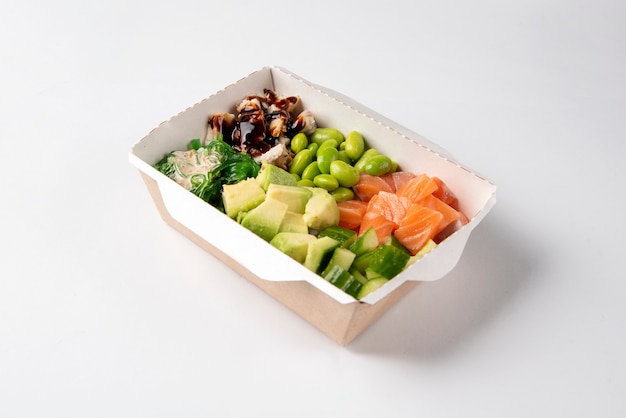 Photo hawaiian ahi salmon poke bowl