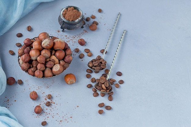 Hazelnoot, koffiebonen en cacaopoeder