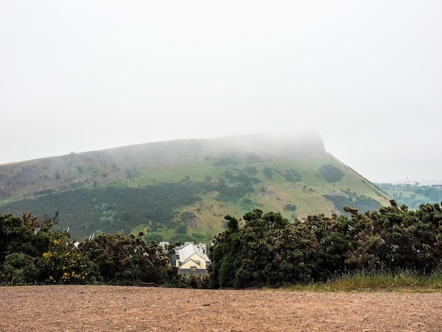 HDR Arthur's Seat gezien vanaf Calton Hill in Edinburgh