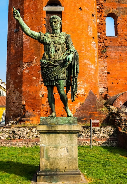 HDR Caesar Augustus statue