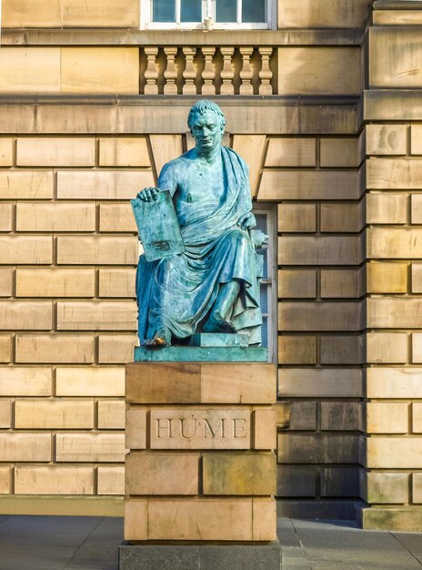 Foto hdr david hume standbeeld