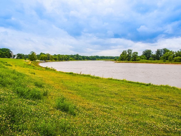 Река HDR Эльба в Дессау Германии