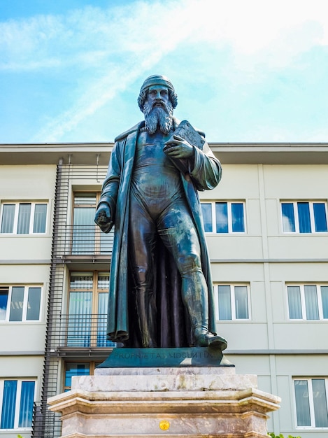 HDR Gutenberg-monument in Mainz