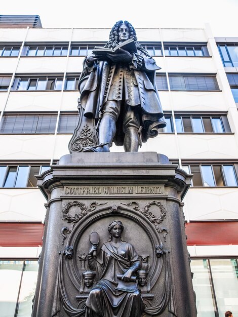 HDR Leibniz Denkmal Leipzig