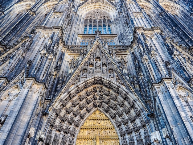 HDR Sint-Pietersbasiliek in Koeln