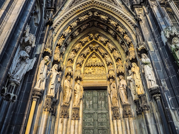 HDR Sint-Pietersbasiliek in Koeln