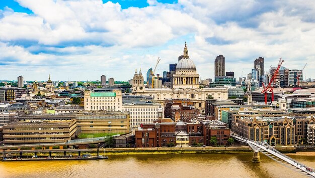 HDR Uitzicht op de skyline van de stad Londen