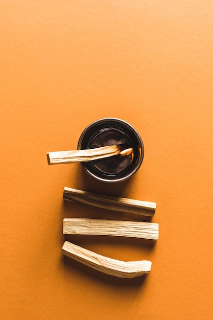 Foto incenso curativo palo santo ibiokai bastoncini di legno profumati