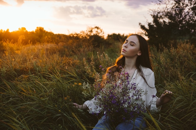 Photo healing power of benefits of ecotherapy nature impact wellbeing happy young woman with long hair and