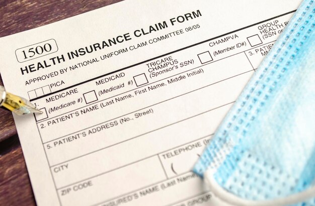 Photo health insurance concept with pen on wooden background