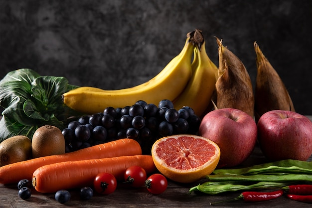 写真 健康的でおいしい果物と野菜